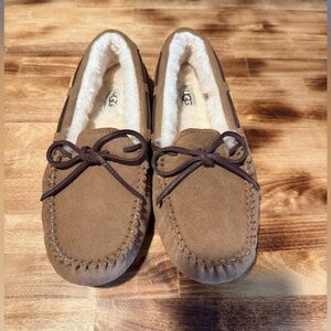 UGG Dakota Slipper~Size: 6